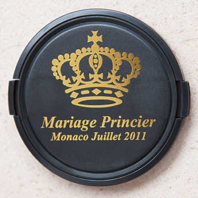 Souvenir Lens Cap with Mariage Princier printed on the front